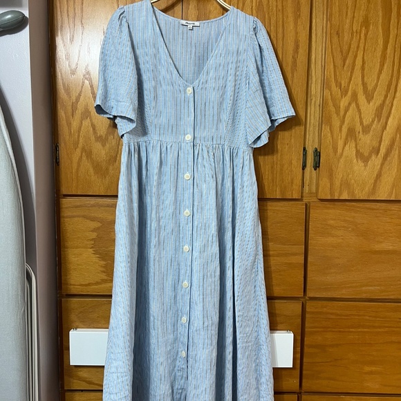 Cassie Button-Front Midi Dress in Linen - Picture 7 of 10